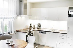 Einblick in die exclusive Küche und Essbereich der Boarding Select Wohnunge am Kattenstrother Weg in Gütersloh.